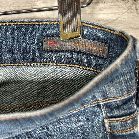 Citizen Of Humanity Destroyed Distressed Dita Petite Lowrise Bootcut Leg 26 Jean - Picture 9 of 11